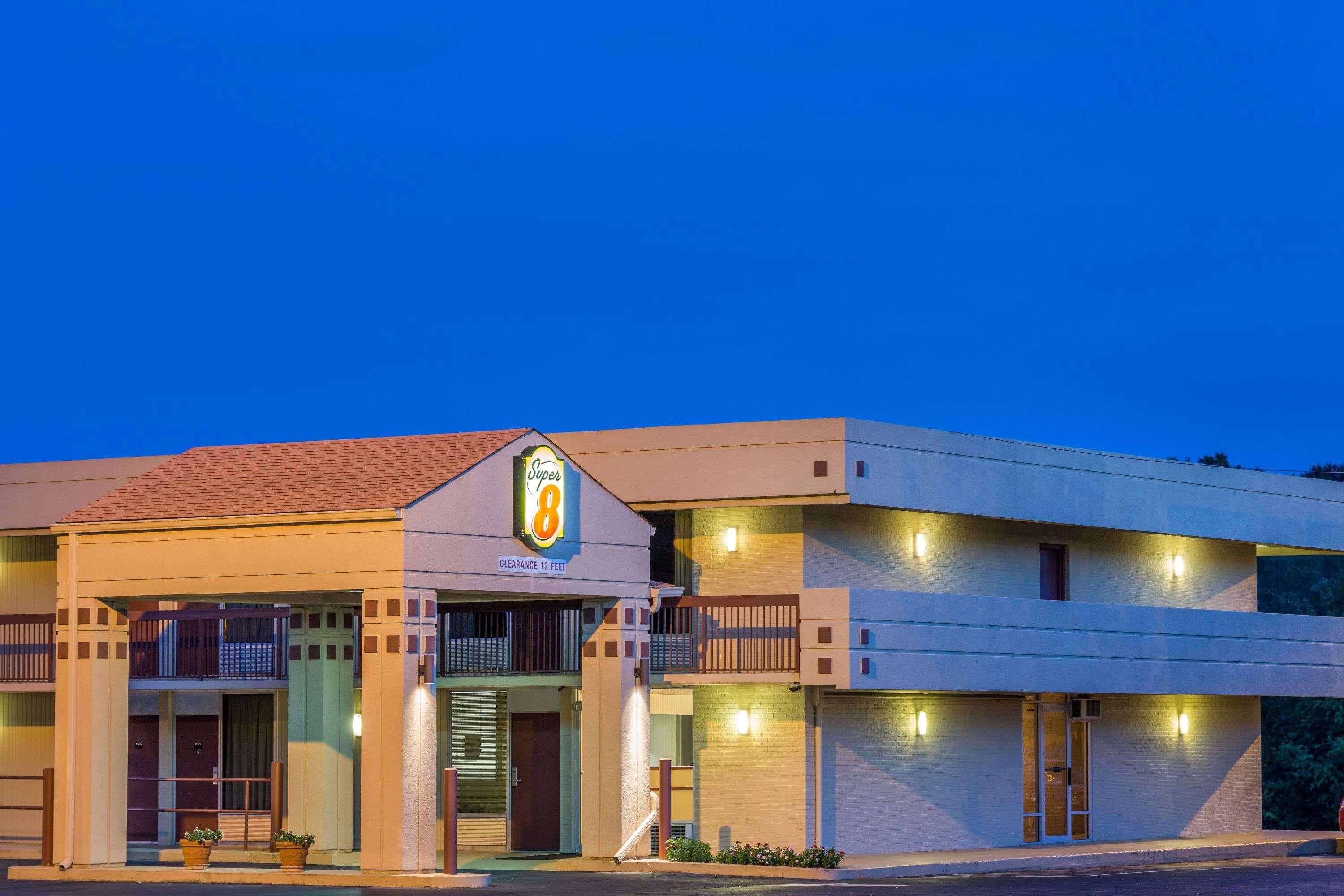 Super 8 By Wyndham Commerce Exterior foto